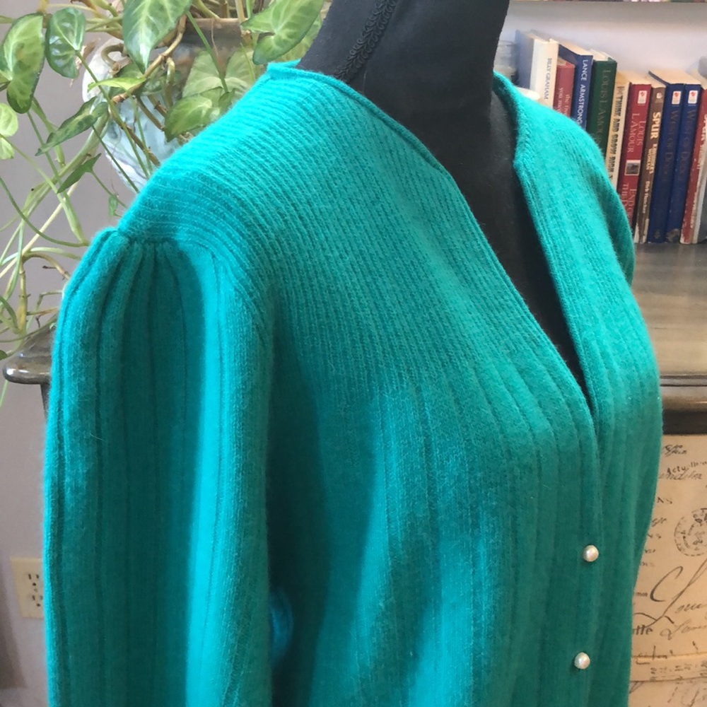 VINTAGE VICTORIA JONES LAMBSWOOL AND ANGORA CARDIGAN KELLY GREEN SIZE MEDIUM - Picture 4 of 13